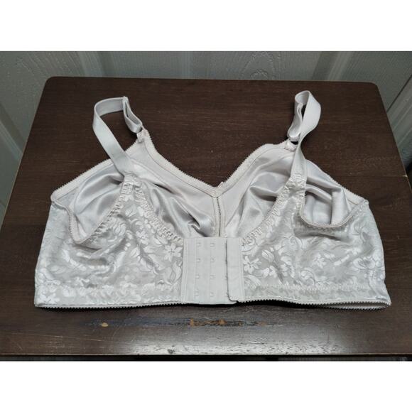 Bali 3372 Size 38DD White Satiny Double Support Spa Closure Lace Wireless Bra - Picture 3 of 5